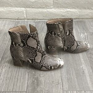 Chinese Laundry Women's Daria Ankle Boot